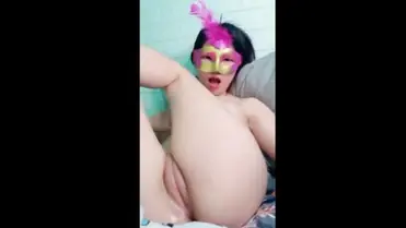 Nekat Bugil Polos Di Depan Viewer Demi Semburan Panas